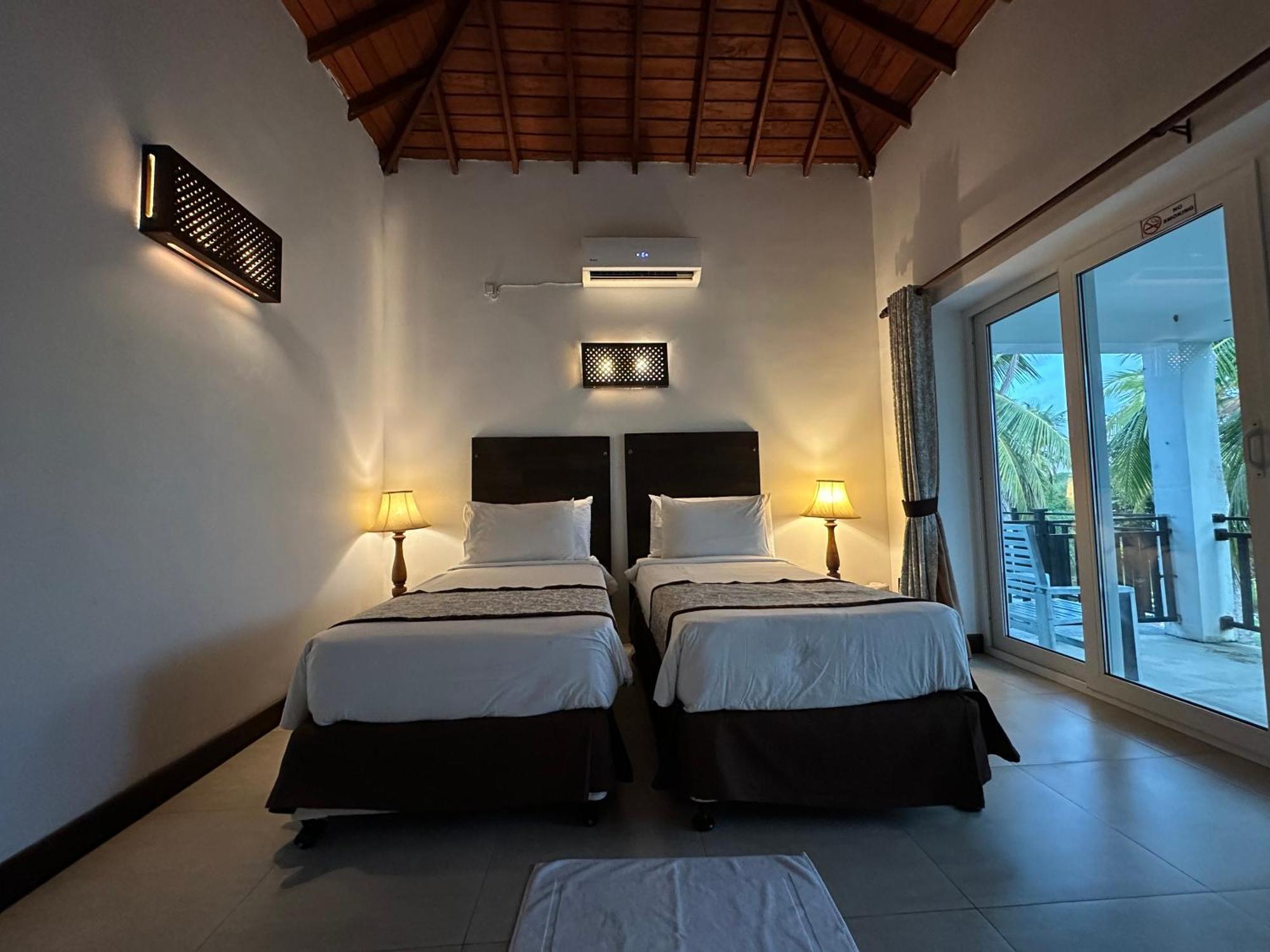 Amaluna Resorts Negombo Bagian luar foto